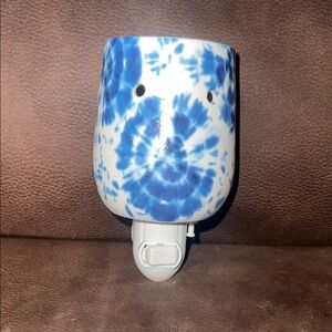 Scentsy Blue and White Tie-Dye Ceramic Plug-In Warmer